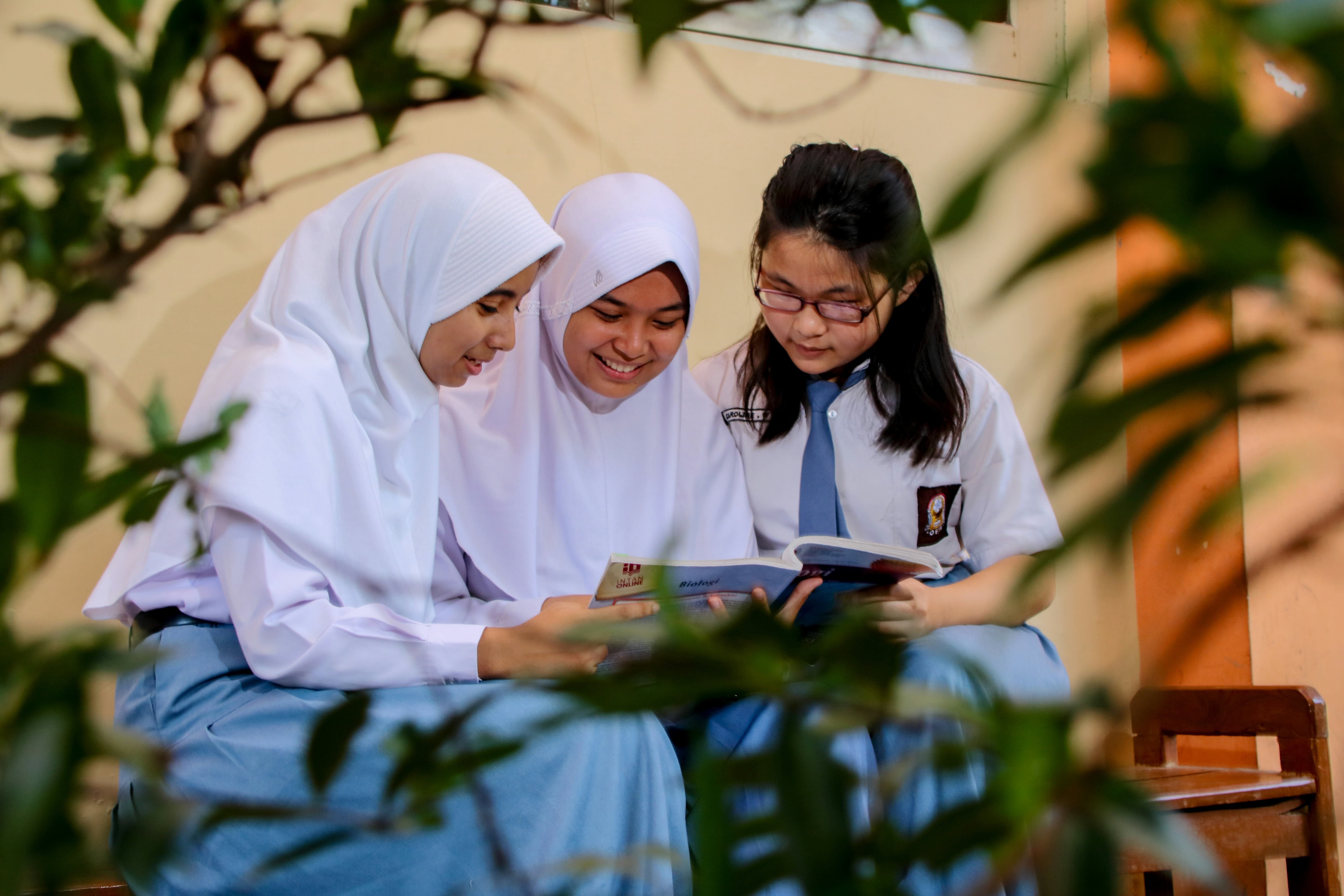 Sekolah Menengah Atas <br><span class="text-yellow-300">Unggulan di Batam</span>